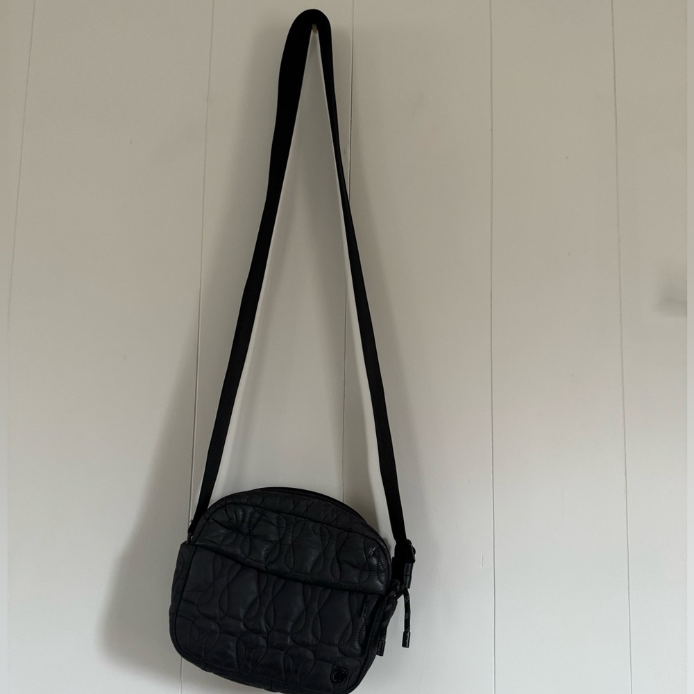 Lululemon athletica black quilted crossbody side bag/tote